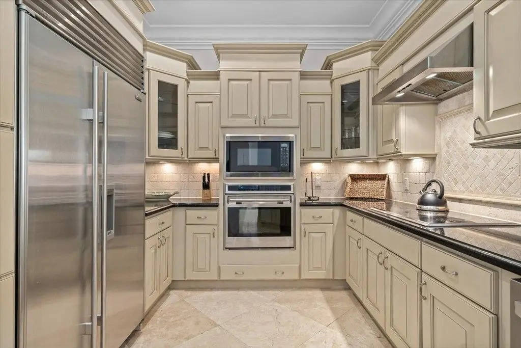 Квартира, 3294 м², 1 550 000$ — FAKTOR
